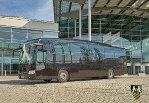 Kleinbus mit Fahrer 