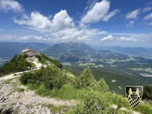 Kehlstenhaus and Berghof Tour with driver guide from munich