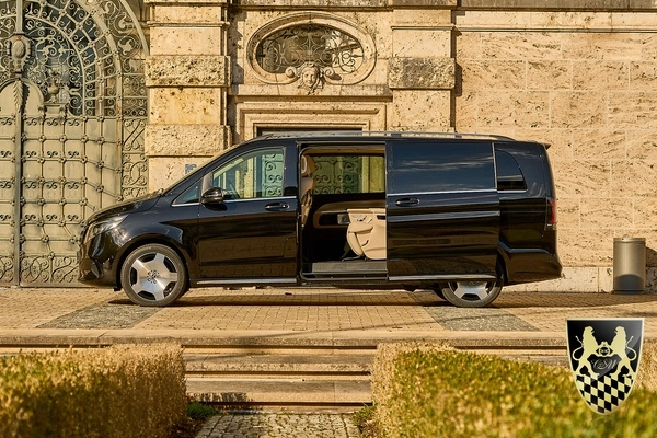 Mercedes V300 Luxus Kleinbus mieten in Muenchen