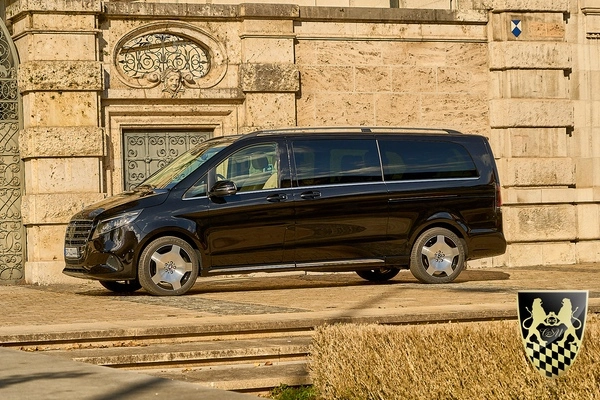 hire a mini van with private driver in munich 