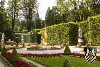 Full tour day with a private coach to linderhof castle and schloss neuschwanstein 