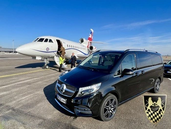 Verschiedene Shuttle Fahrzeuge für Veranstaltungen.