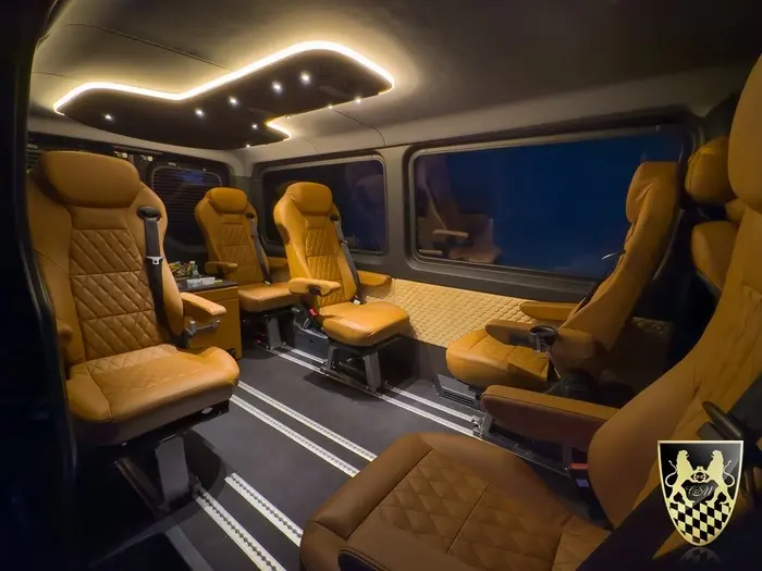 Allianz Arena VIP Shuttle Kleinbus 8 Personen plus Fahrer 