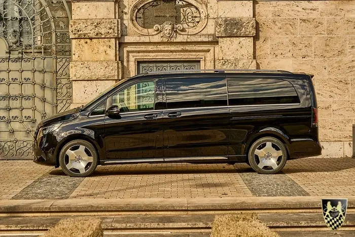 Flughafentransfer München mit Limousinen, Premium Vans und Kleinbussen von 2 bis 20 Personen 4 Flughafentransfer mit mini Vans und Premium Kleinbussen