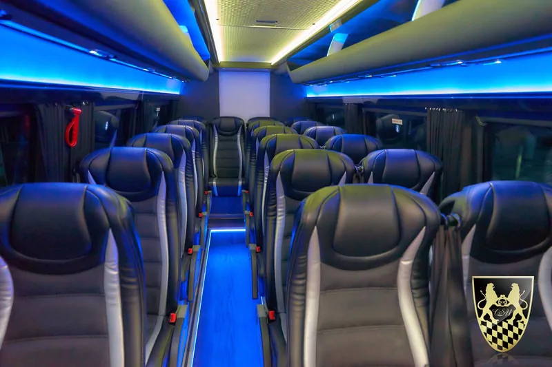 Kleinbus für bis zu 20 Personen mieten